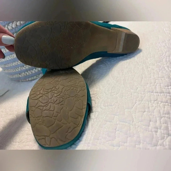 Emerald Green & Matte  Gold Loafers - Picture 4 of 9